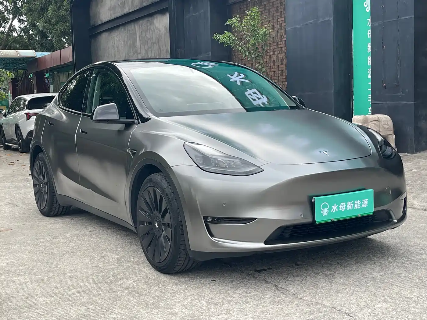 TESLA MODEL Y
