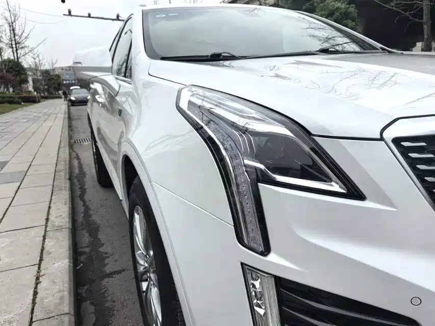 CADILLAC XT5