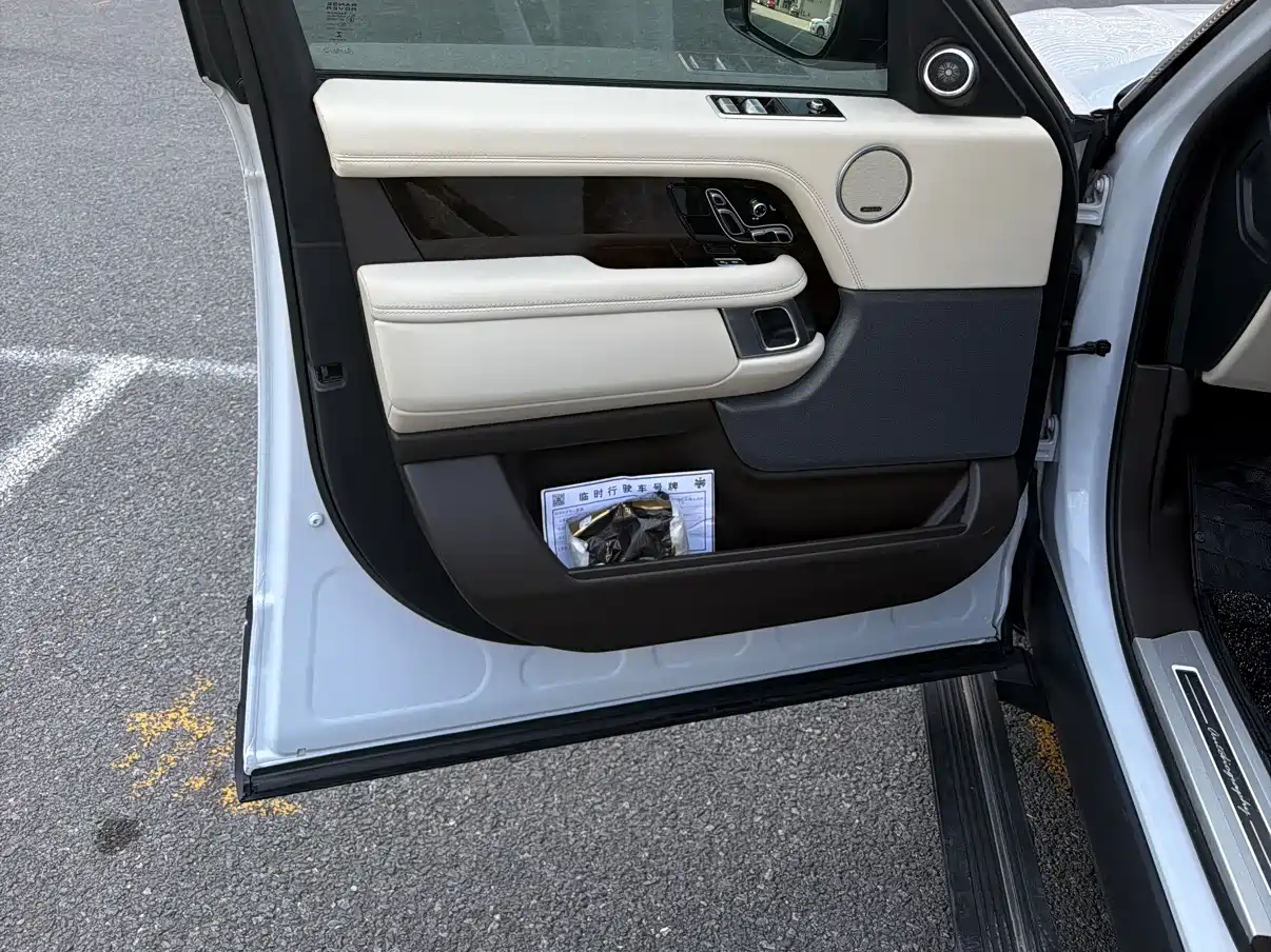 Land Rover Range Rover 2020 3.0 L6 Heritage Edition фото 10