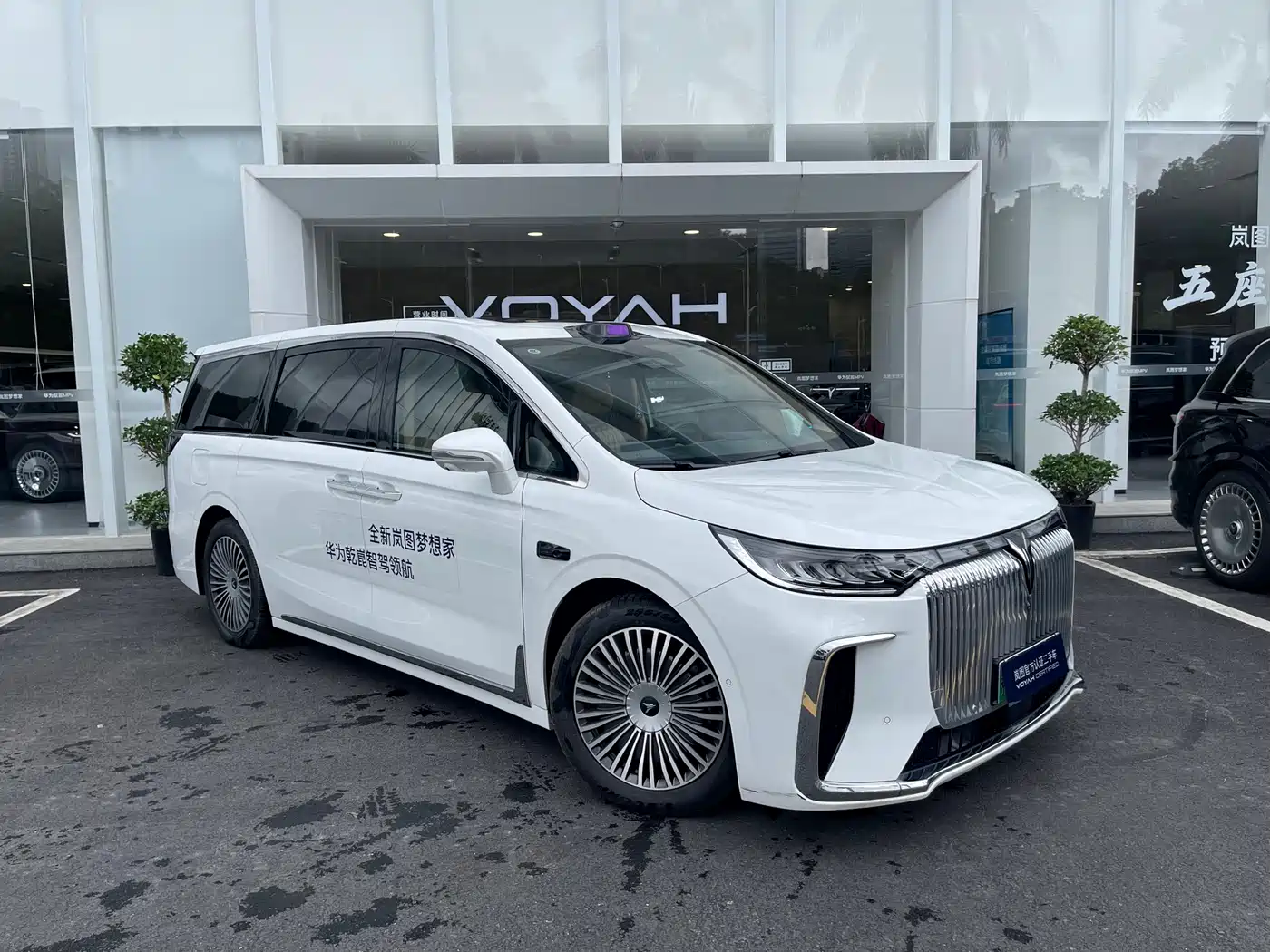 Voyah Auto Voyah Dreamer 2025 PHEV AWD Flagship Qian Kun Edition фото 2