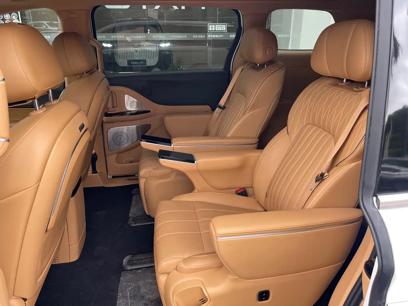 Voyah Auto Voyah Dreamer 2025 PHEV AWD Flagship Qian Kun Edition фото 17