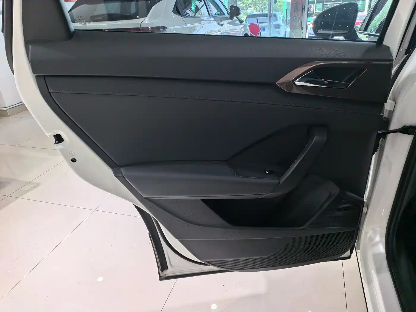 Volkswagen Tharu 2022 280TSI FWD Luxury Edition фото 15