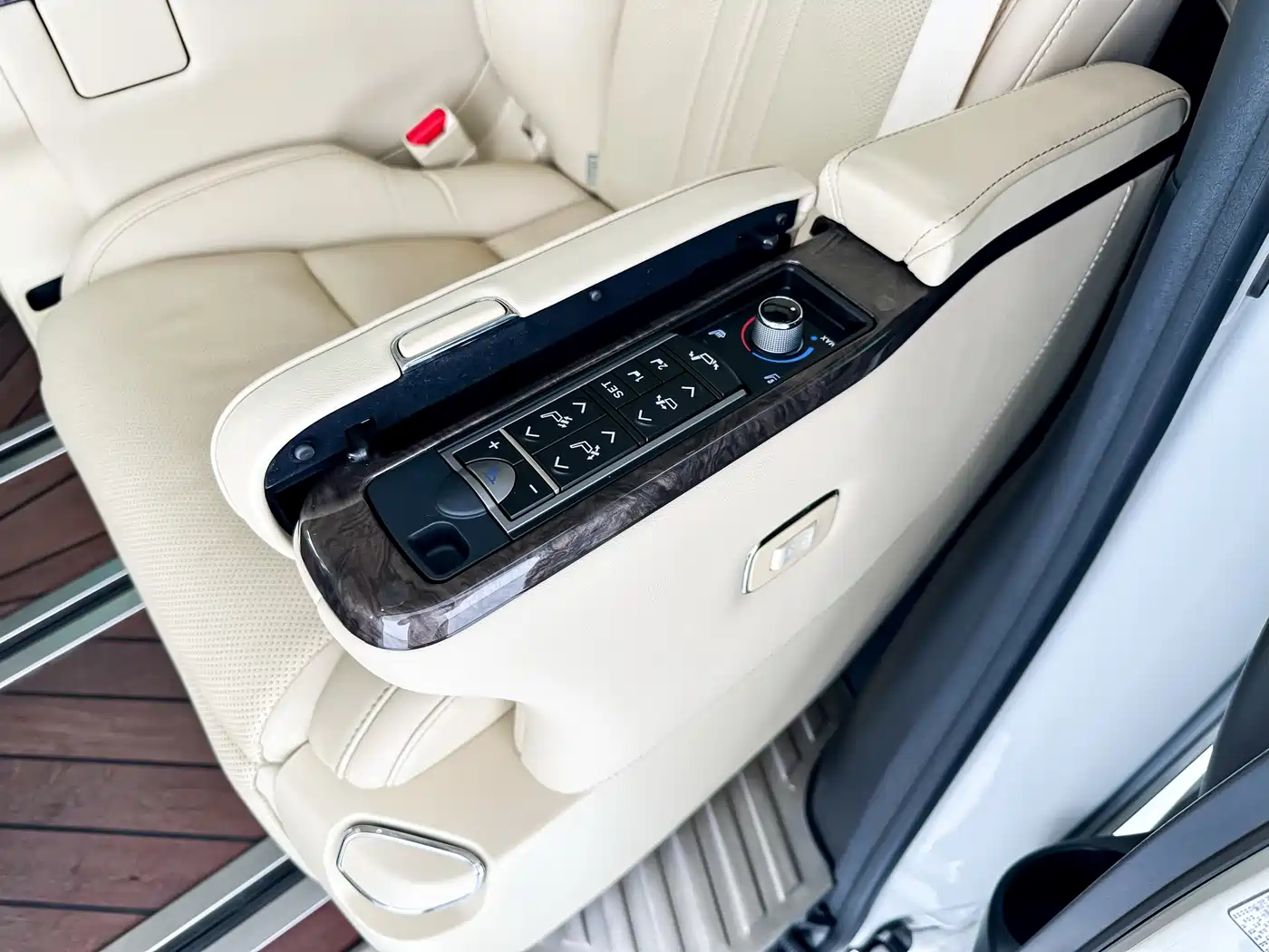 Toyota Vellfire 2020 Twin Engine 2.5L HV Premium Edition фото 6