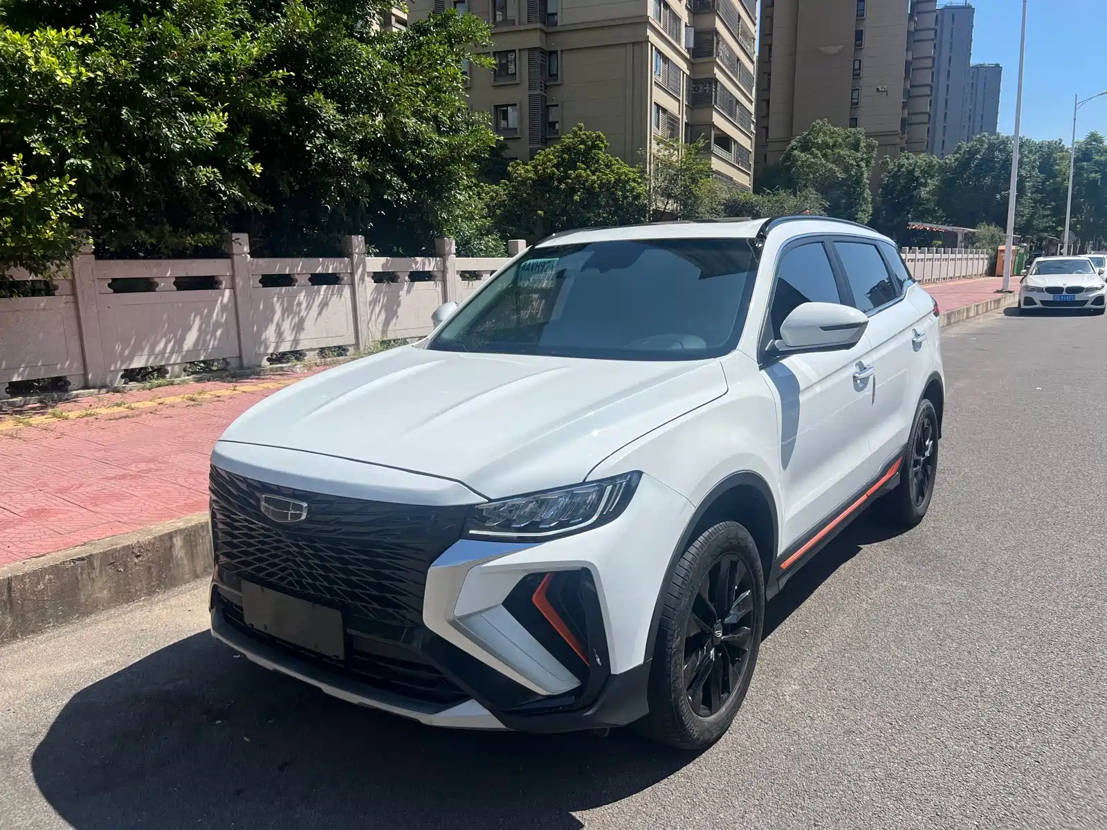 Фото 1 - Geely Atlas