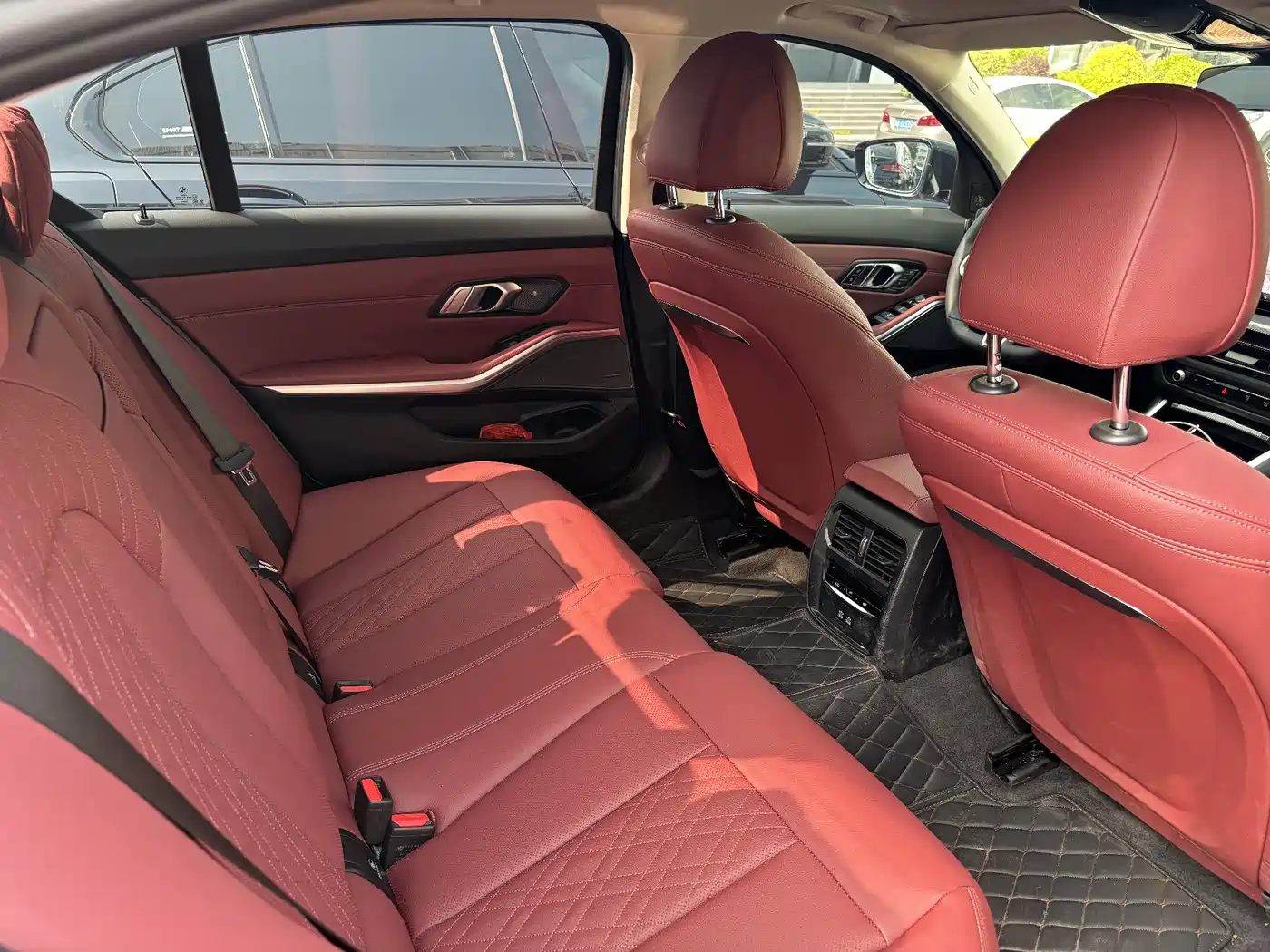 BMW 3 Series 2025 330Li M Sport Night Edition фото 11