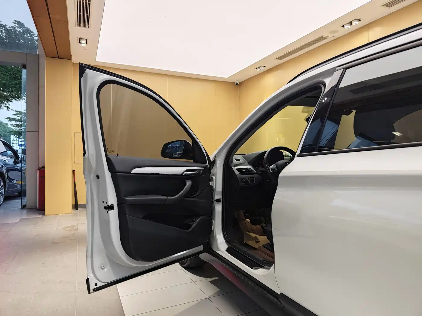 BMW X1 2016 sDrive18Li Premium Model фото 7