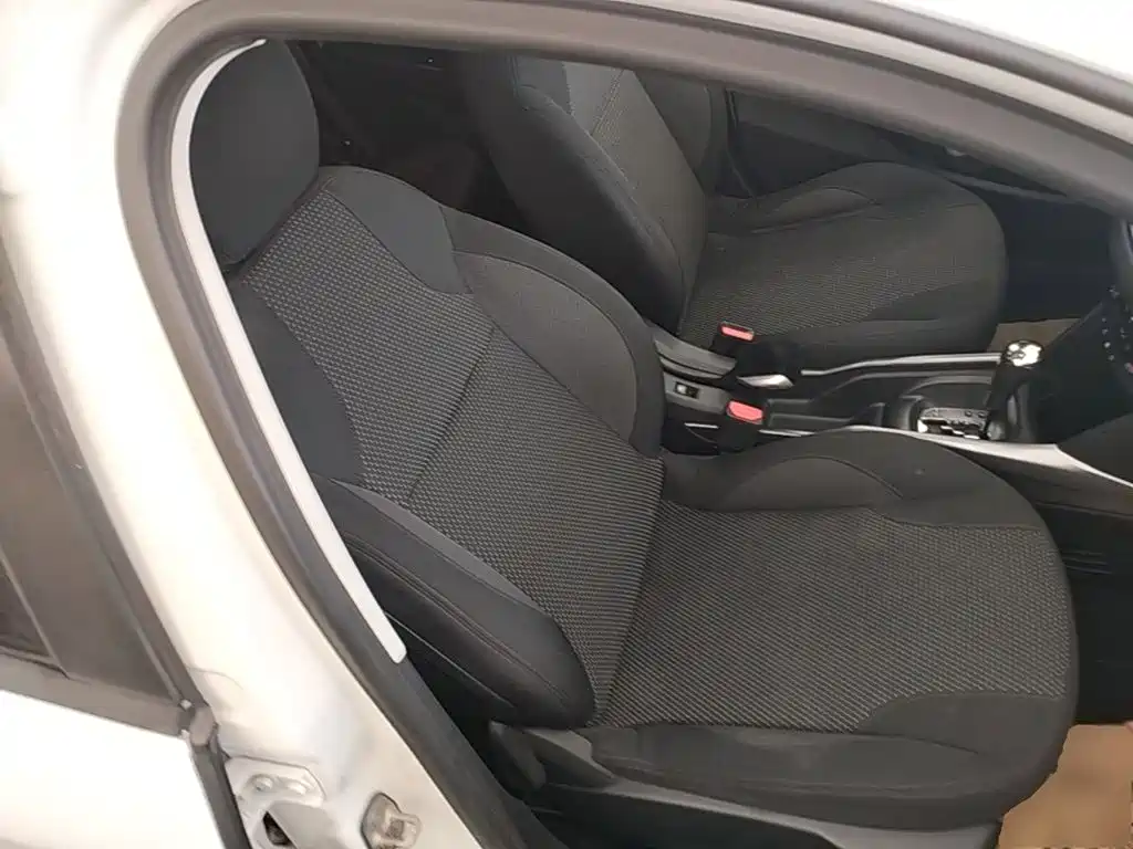Photo 25 - Peugeot 2008