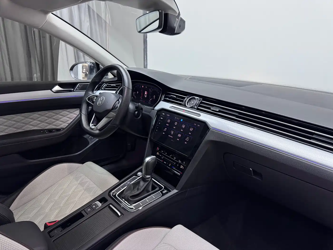 Volkswagen Magotan 2023 Model 2 Million Commemorative Edition 330TSI DSG Luxury фото 11