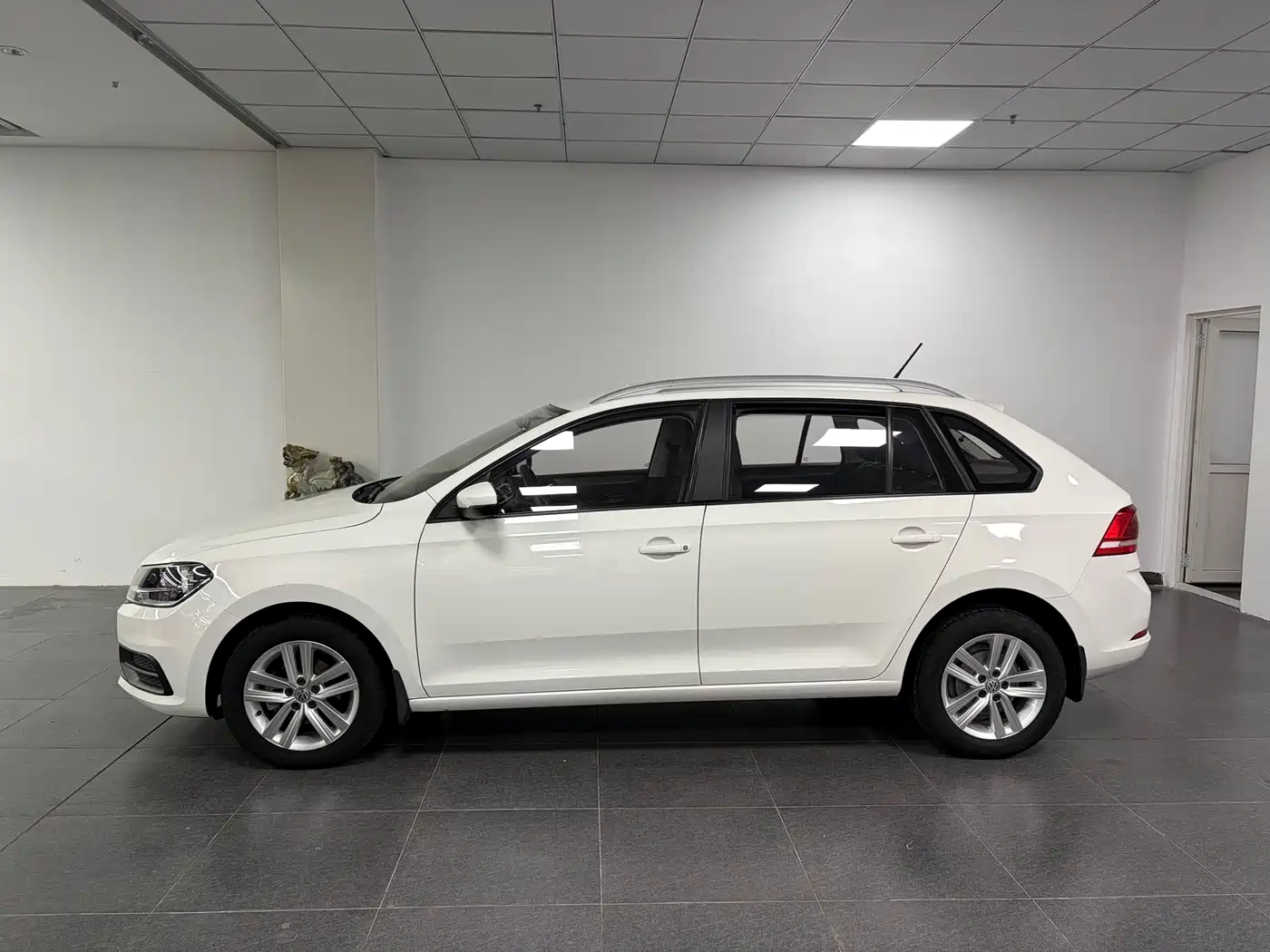 Volkswagen Santana 2017 Gran Santana 1.6L Auto Trendline фото 4