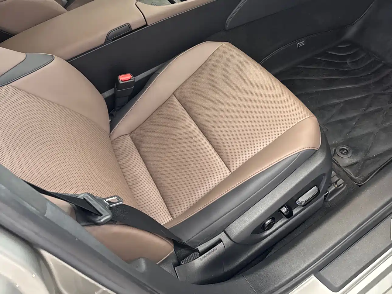 Lexus ES 2022 300h Excellence Edition фото 14