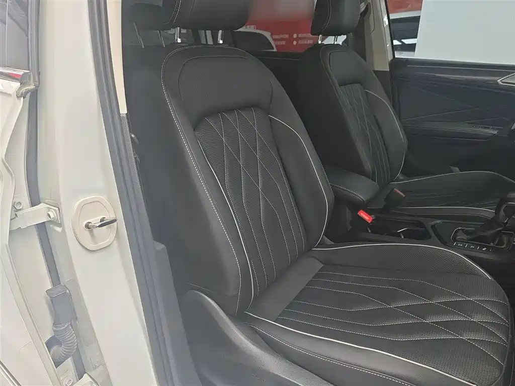 Volkswagen Tiguan L 2023 330TSI Auto 2WD R-Line Premium Edition фото 20