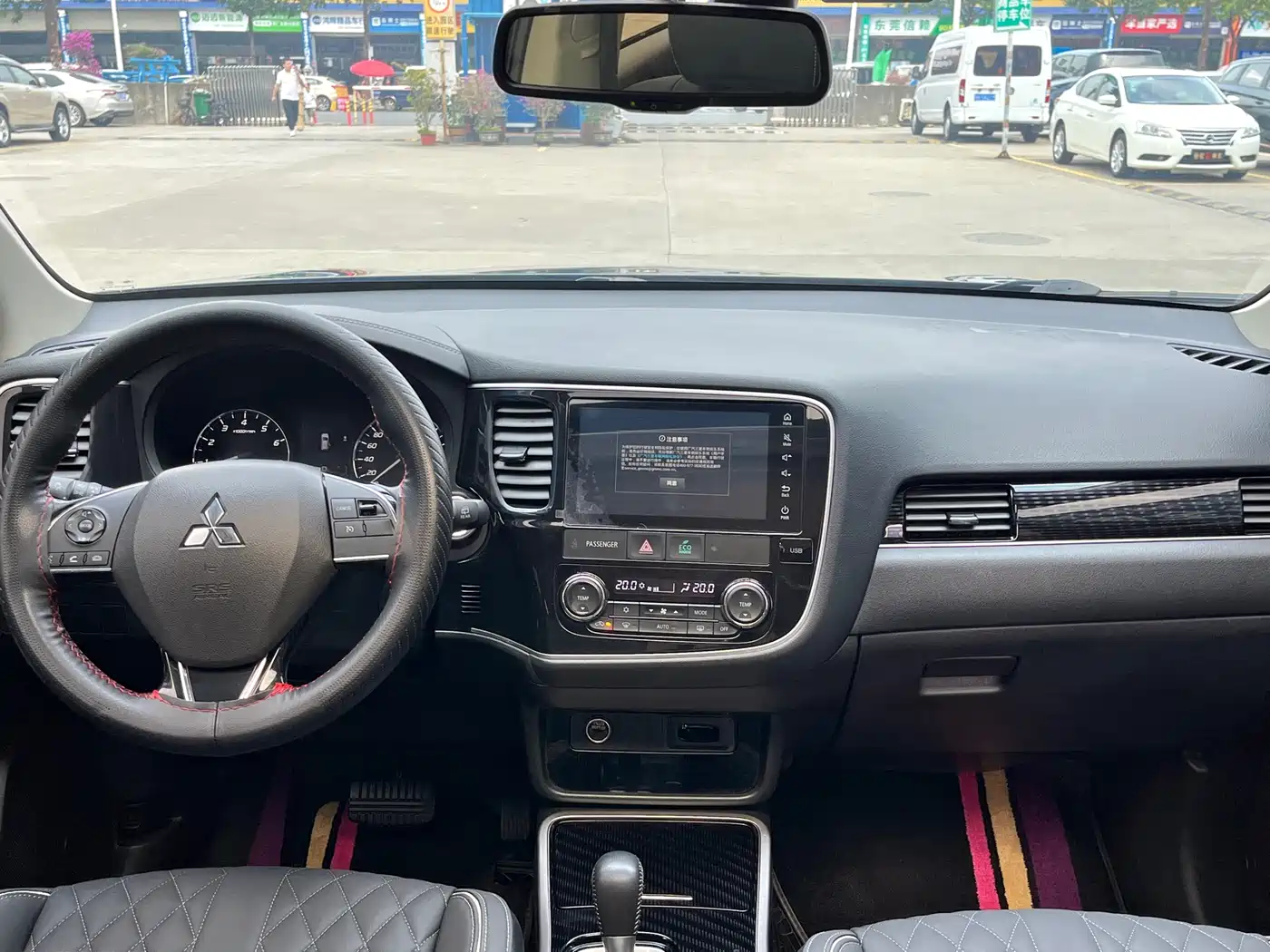MITSUBISHI OUTLANDER