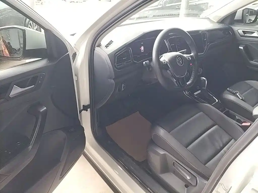 VOLKSWAGEN T-ROC EXPLORING SONGS