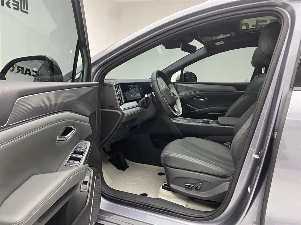 BYD Song L DM-i 2026 DM-i Smart Edition 130KM Superior фото 17