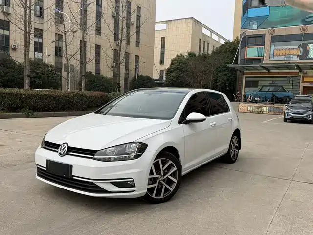VOLKSWAGEN GOLF