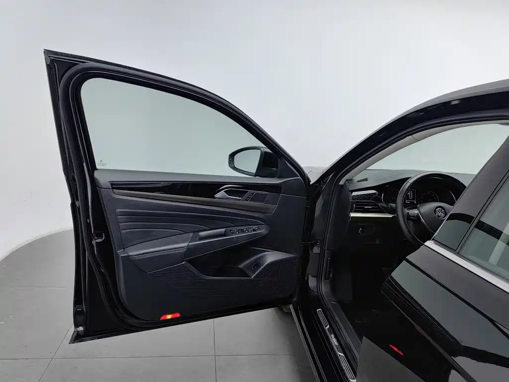Фото 8 - Volkswagen Passat