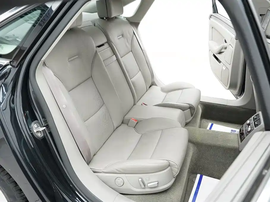 Audi A8 2009 Audi A8L 4.2 FSI quattro Premium фото 25
