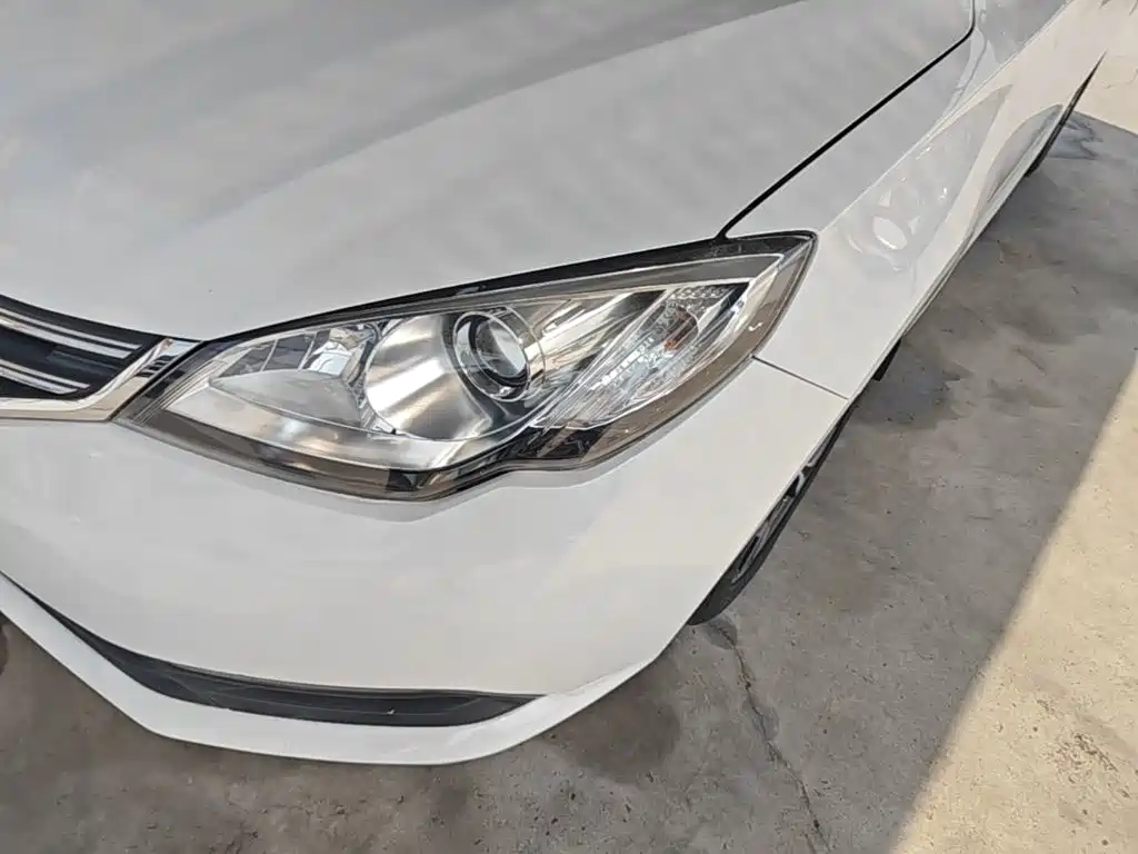 Фото 24 - Roewe 360