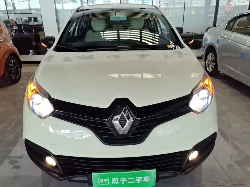 Renault Captur 2018 2015 Model 1.2T Automatic Standard Edition
