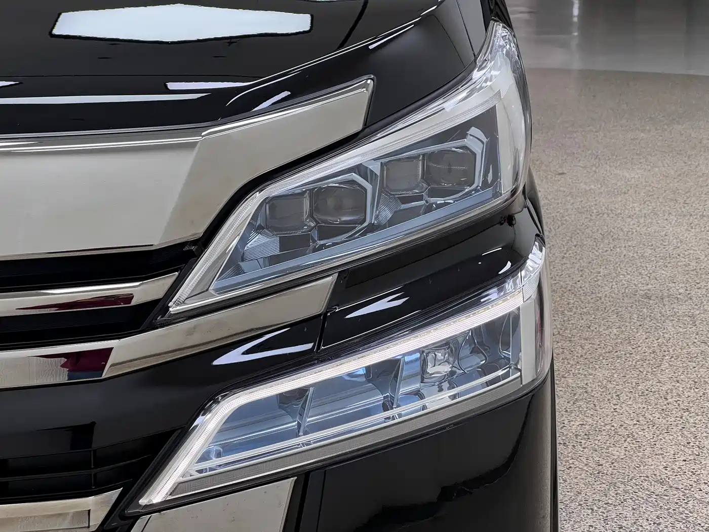 Toyota Vellfire 2021 Crown Hybrid 2.5L HV Premium Edition фото 8