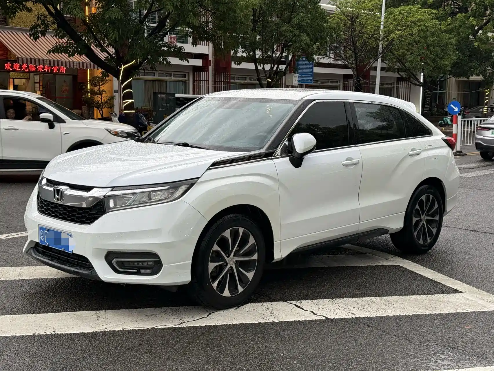 Фото 1 - Honda Avancier