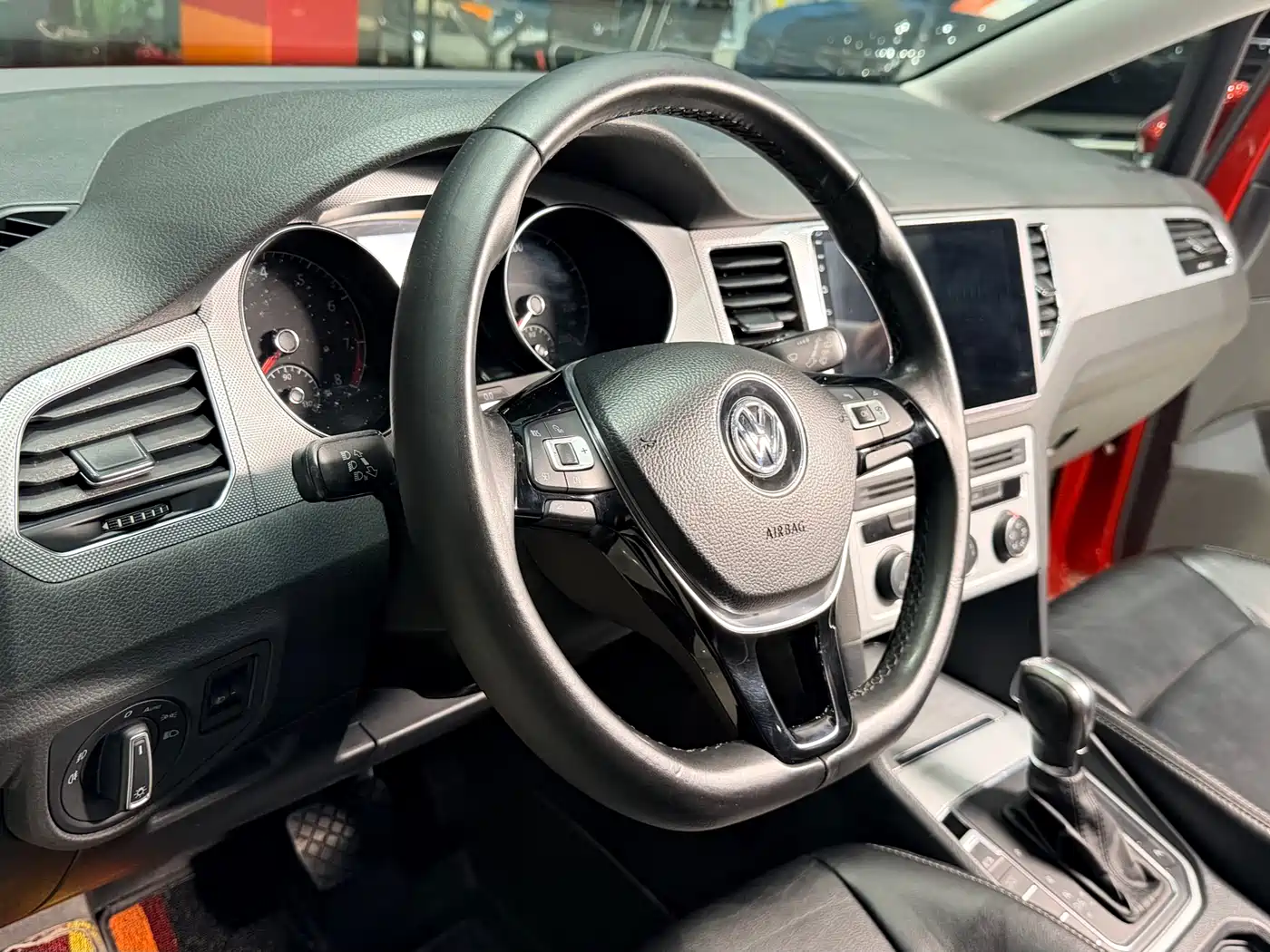 Volkswagen Golf Sportsvan 2016 230TSI Automatic Progressive фото 12