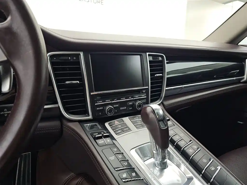 Porsche Panamera 2016 Panamera Edition 3.0T фото 8