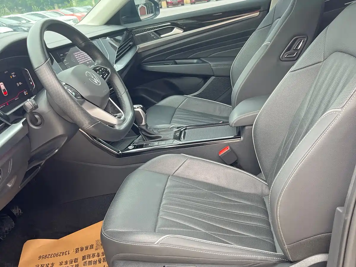 Volkswagen Passat 2023 330TSI Luxury Edition фото 16