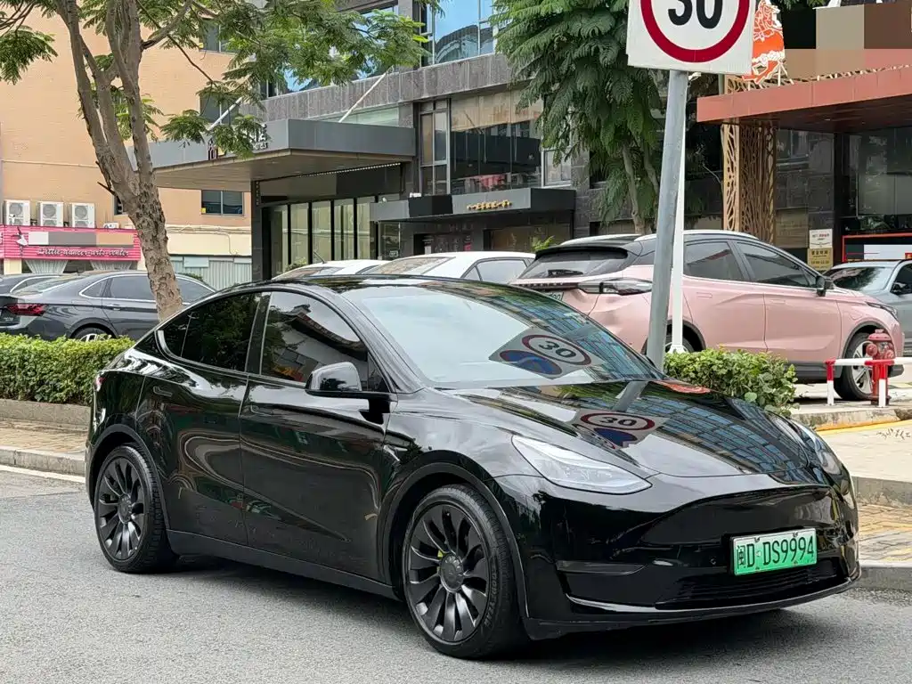 Фото 3 - Tesla Model Y