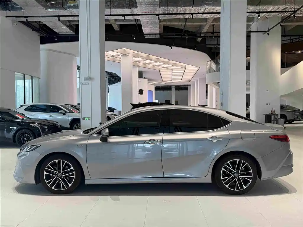 Toyota Camry 2025 2024 Hybrid 2.0HG Premium Edition