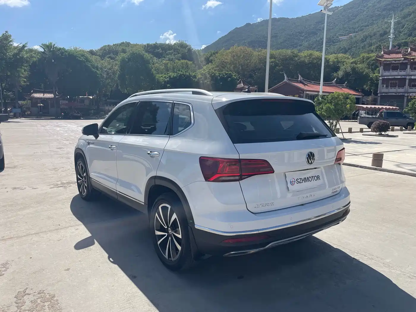 Volkswagen Tharu 2022 330TSI AWD Luxury Edition фото 9