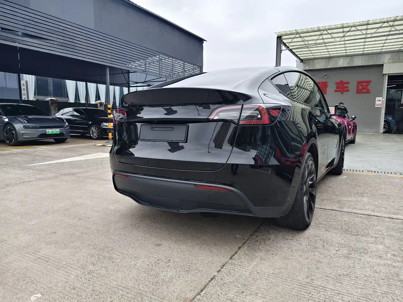TESLA MODEL Y