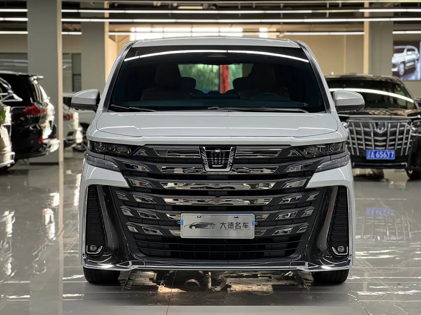 Toyota Vellfire 2024 Crown Hybrid 2.5L Executive Premium Edition фото 2