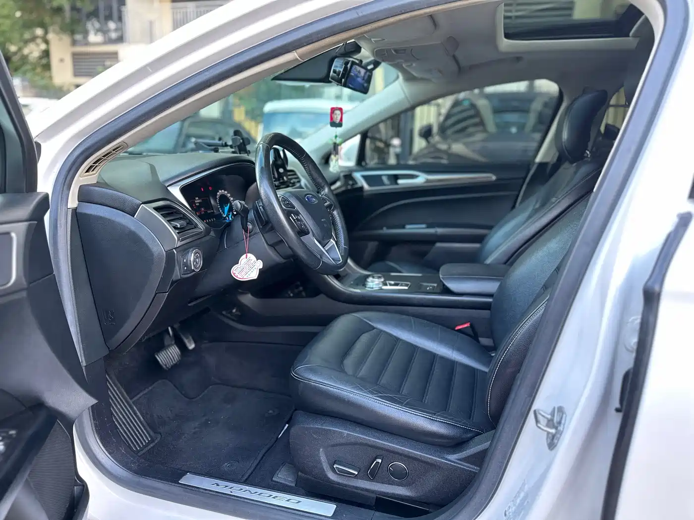 Фото 4 - Ford Mondeo