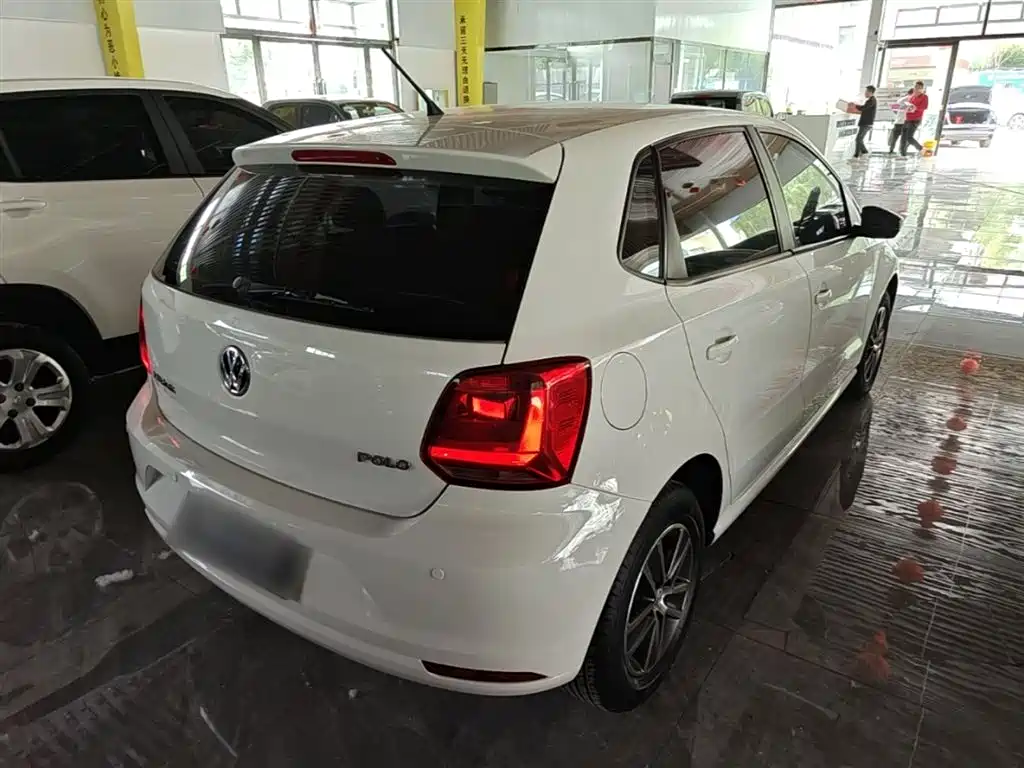 Volkswagen Polo 2016 1.4L Automatic Trend фото 7