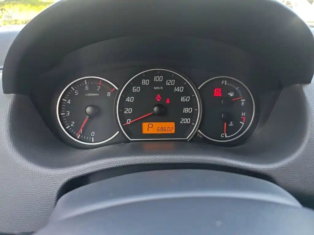 Фото 12 - Suzuki Swift