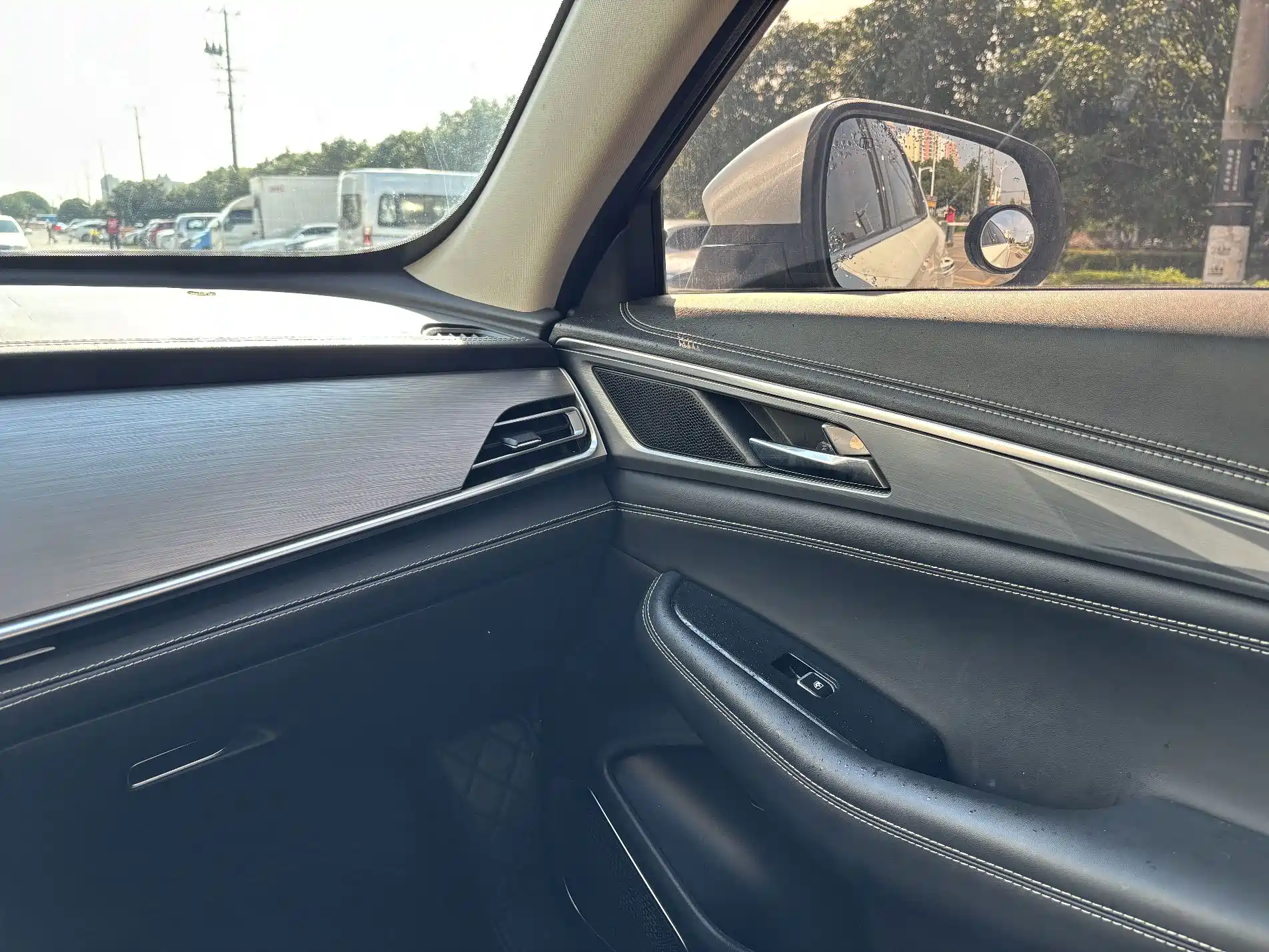 Photo 20 - Changan CS85