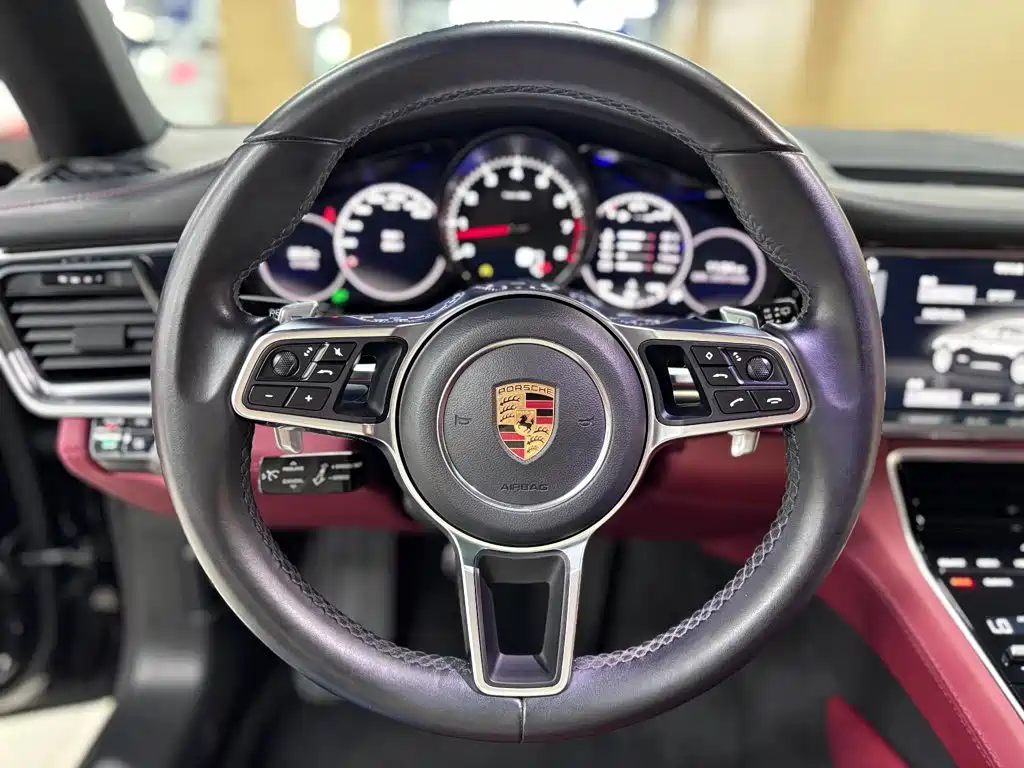 Фото 16 - Porsche Panamera