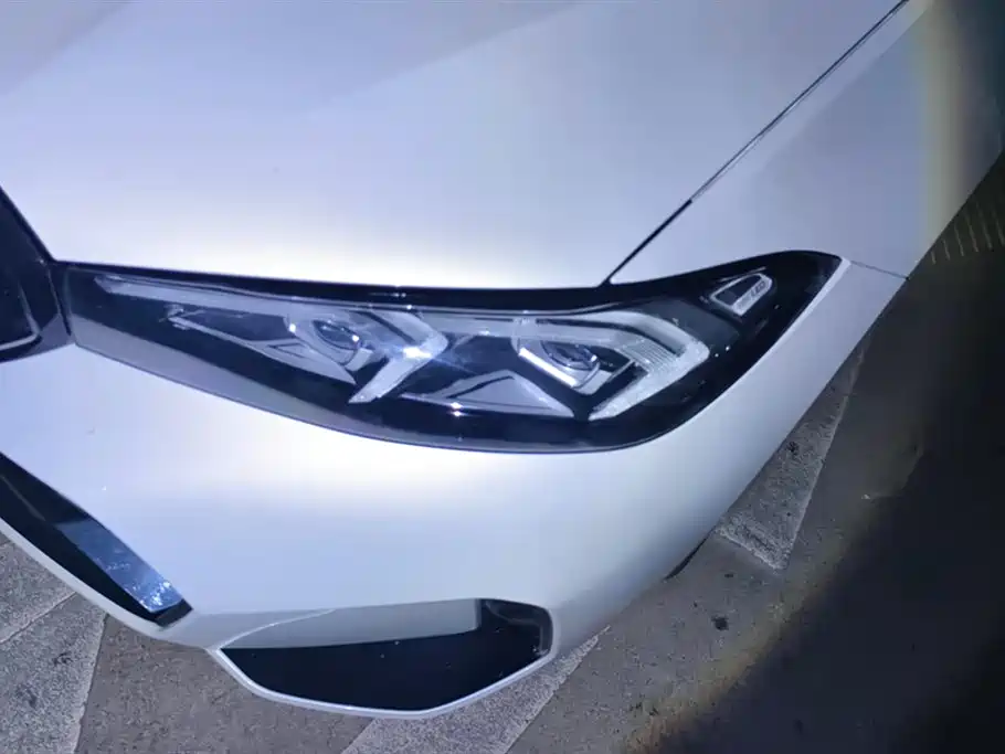 BMW 3 Series 2025 330i M Sport Night Edition фото 5