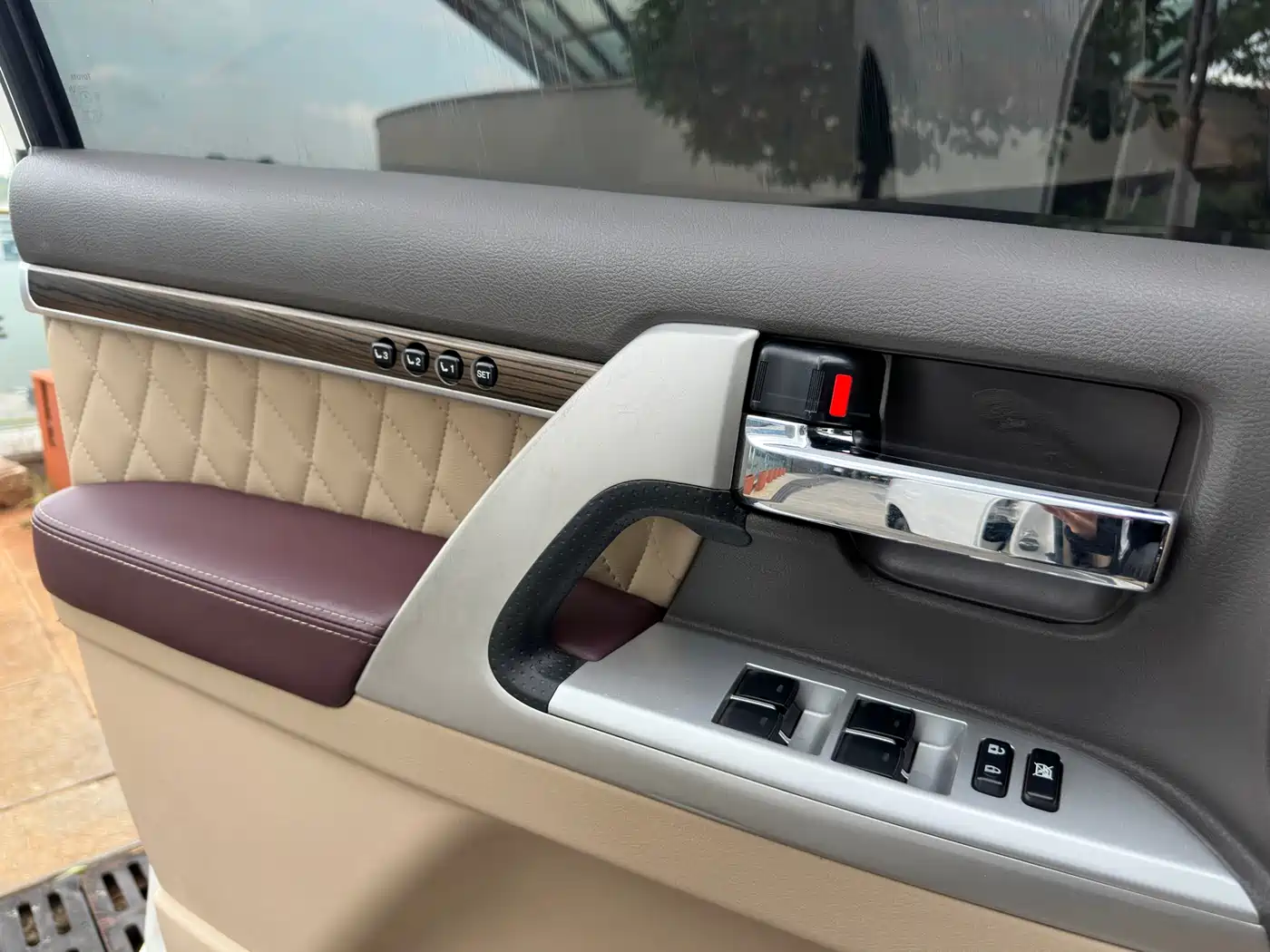 Toyota Land Cruiser 2012 4.6L Automatic VX-R фото 24