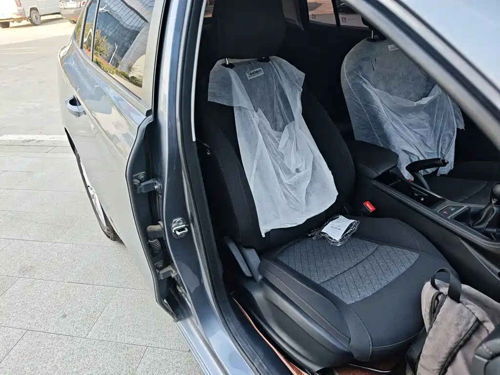 Фото 25 - Roewe i5