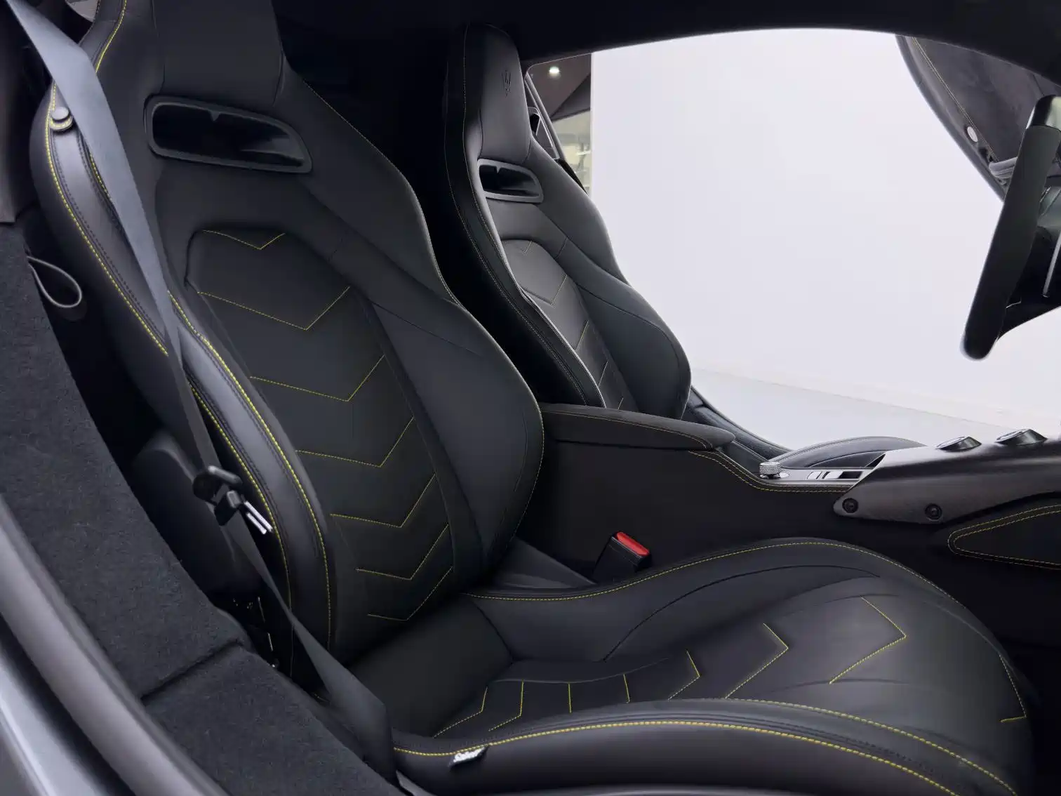 Photo 16 - Maserati MC20