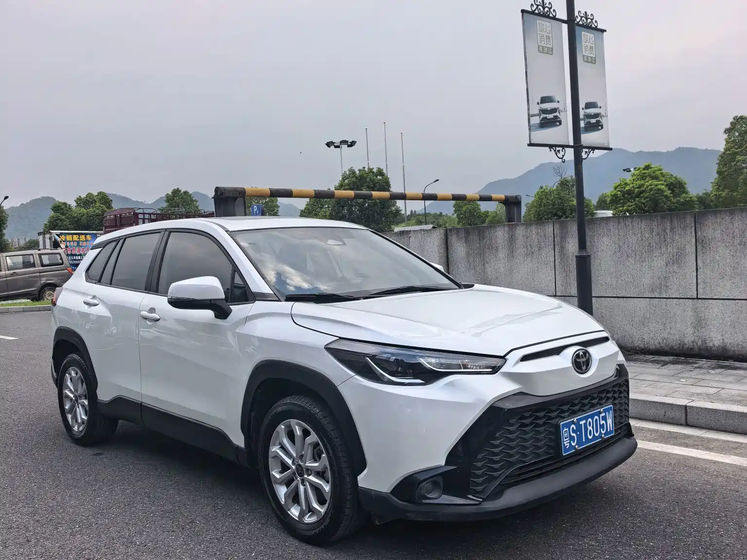 Photo 3 - Toyota Frontlander