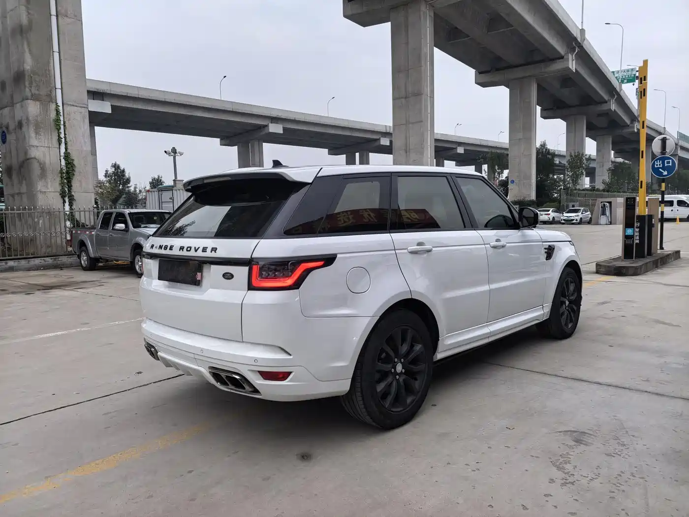 Land Rover Range Rover Sport 2016 Model 3.0 SDV6 HSE DYNAMIC фото 8