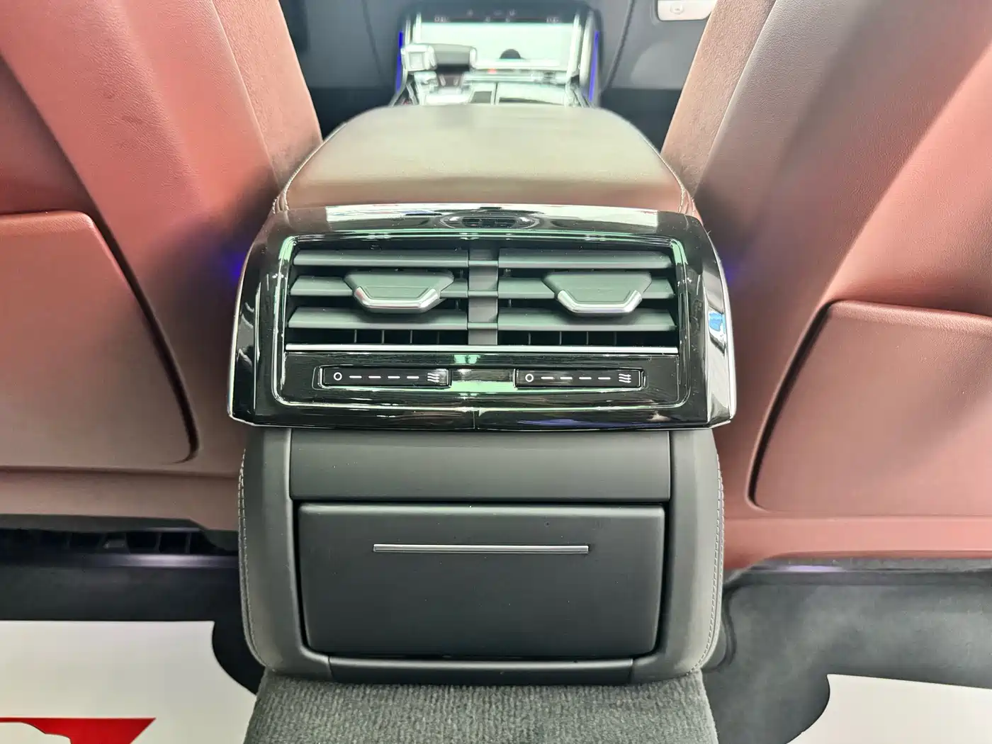 Audi A8 2023 A8L 50 TFSI quattro Exclusive фото 19