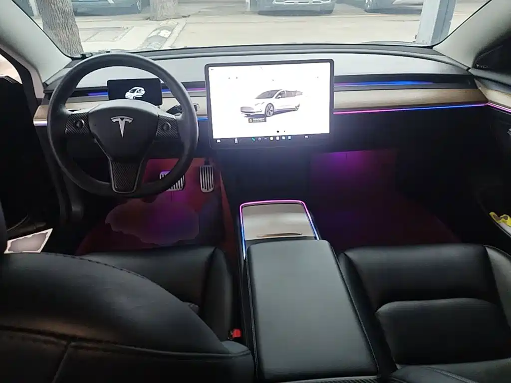 Photo 10 - Tesla Model 3