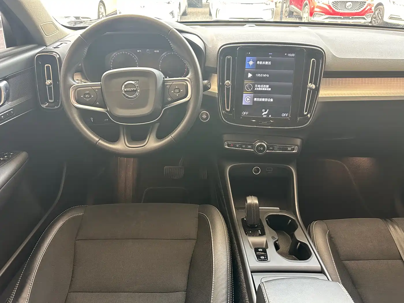 Фото 3 - Volvo XC40