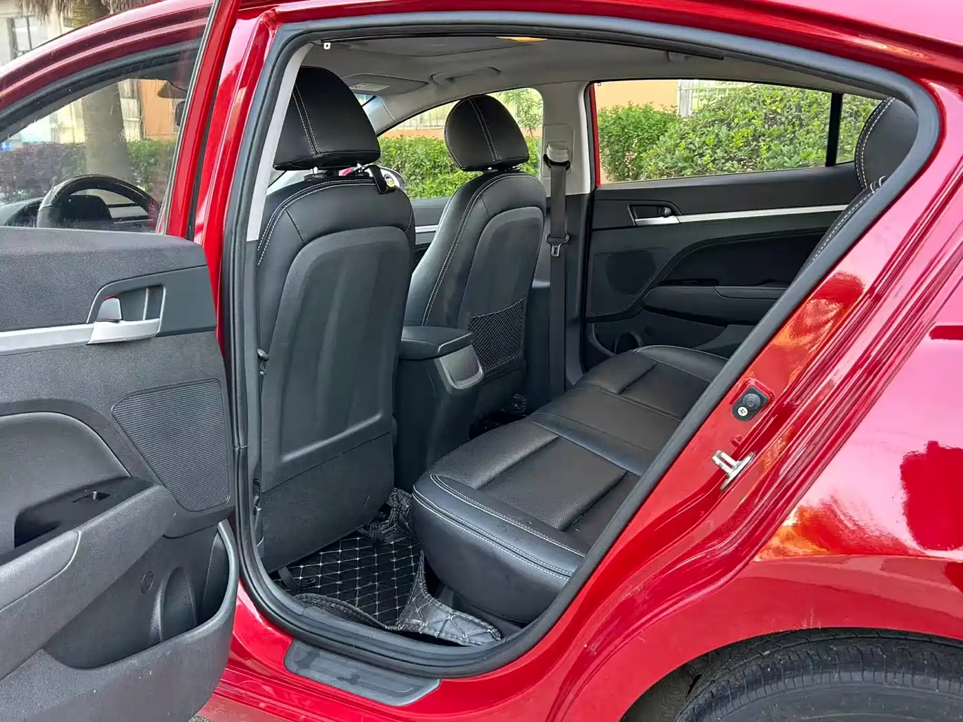 Hyundai Elantra 2018 1.6L Automatic 15th Anniversary Special Edition фото 8