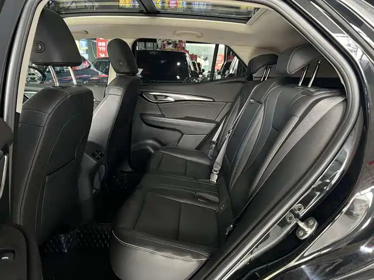 صورة 13 - Buick Envision S