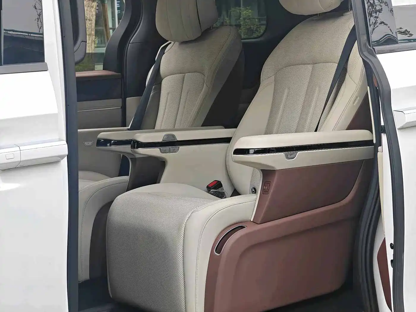 BYD Xia 2024 2025 DM-i 1.5T 180km Surpass Edition